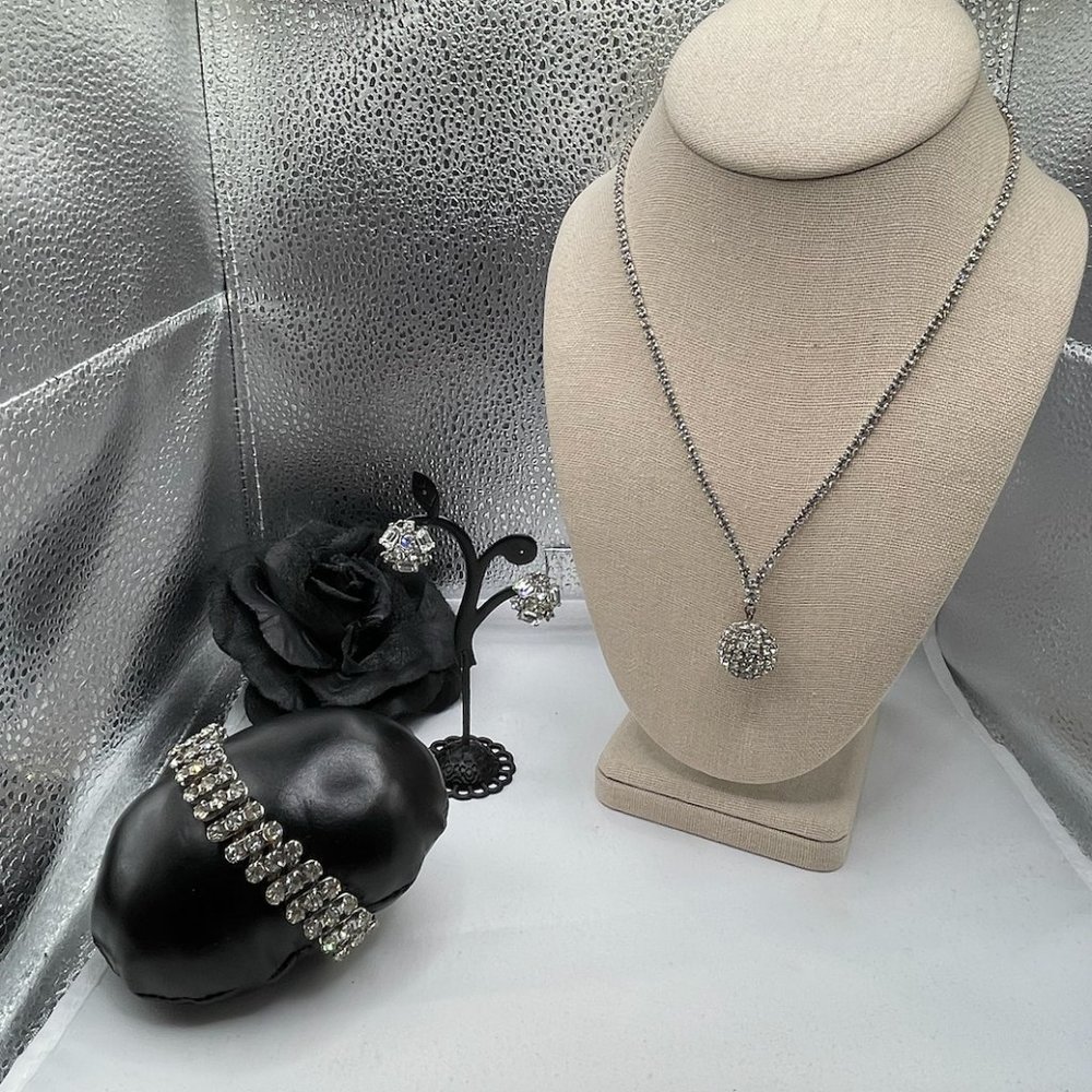 12.3.23.16- Rare***Vintage Bogoff Rhinestone Neck… - image 1